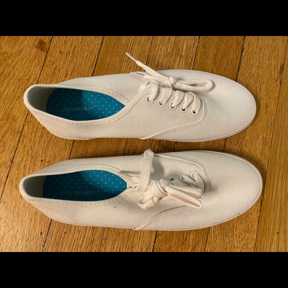 City Sneaks Canvas White Sneakers 5.5